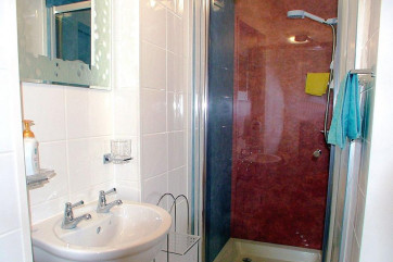 Stanley Apt 1 Paignton - En-Suite shower to Bedroom 1