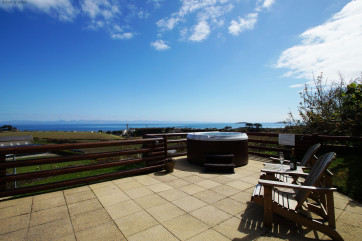 Set in an elevated position with fantastic sea and countryside views