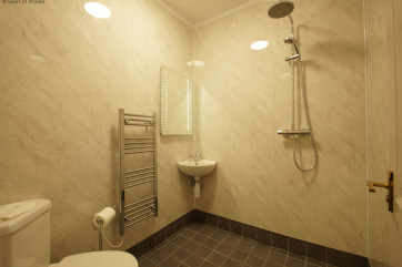 Large, underfloor heated wet room with a lovely rain shower