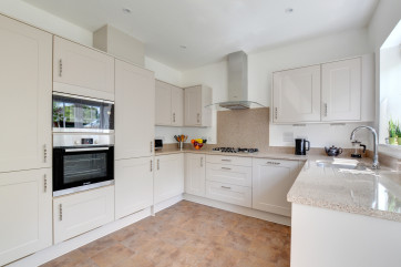 Fitted kitchen with built in oven 