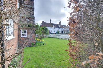 CB641 - Garden - view 2