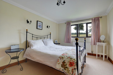 This comfortable king size bedroom which is a light and spacious room has the benefit of an ensuite bathroom