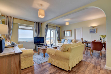 Wonderful open plan sitting room and dining area
