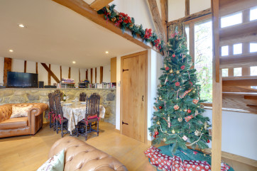 CB594 - Christmas Dining Area