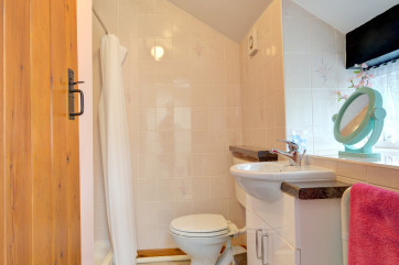 A neat and practical shower room