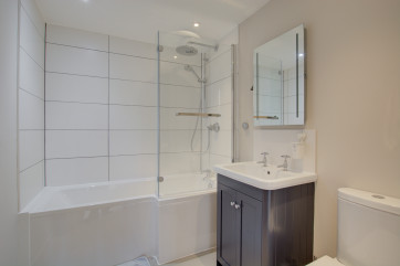 Bathroom with bath, overhead shower, washbasin & wc