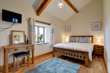 The cosy King with dressing table, TV and wonderful countryside views 