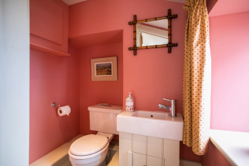 SPRINGFIELD DOWNSTAIRS CLOAKROOM 