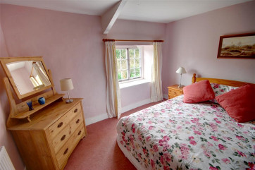 Attractive spacious double room