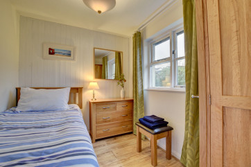 The cosy single bedroom