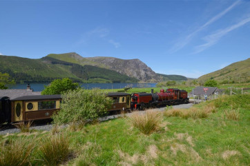 The Welsh Highland Railway runs along the lake (Llyn Cwellyn) and behind the cottage