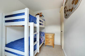 The blue starry bedding is great fun for children.