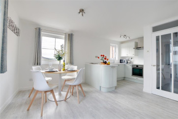 Fresh contemporary style offering a comfortable and cosy area ideal for dining with family and friends
