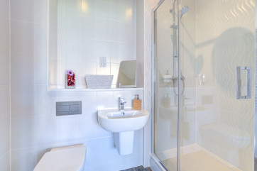 Bathroom with shower, wc and washbasin