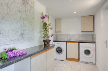 Utility Room with washing machine and tumble dryer