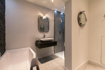 Luxury Bathroom in Luxury Couples Self-Catering Holiday Apartment in Torbay Coast