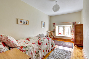 Spacious single room with stunning views over the surrounding countryside