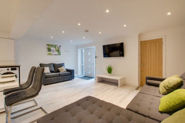 Apartment on Fitzhamon Embankment in Cardiff - Lounge with 50