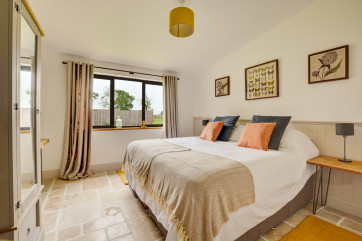 Bedroom 3 with super king zip and link bed