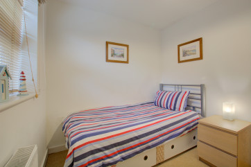 Single bed in bedroom 3