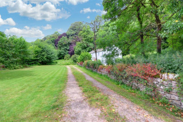 The driveway to Well Tree Cottage.