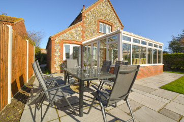 Patio dining area at The Beeches