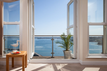 Stunning Waterfront Sea View Holiday Apartment in Torquay
