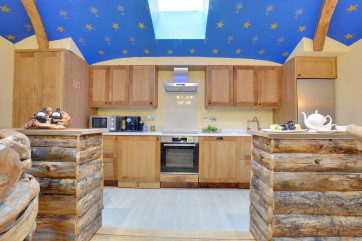 SX938 - Kitchen - View 2