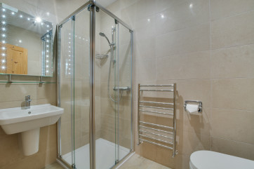 En suite Shower Room Bedroom 2