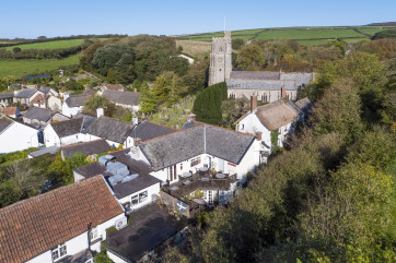 Guests can take a gentle stroll to nearby village of Georgeham, half a mile away, and find a village shop and Post Office together with 2 village pubs