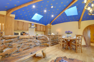 SX938 - Sitting Area - View 2