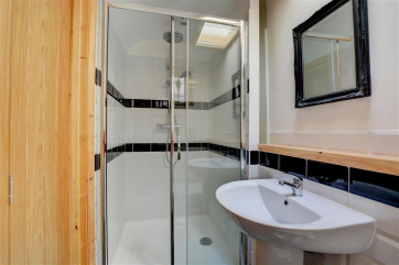 En suite to bedroom one