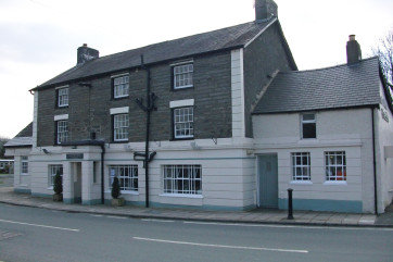 Glan yr Afon country pub and restaurant, within walking distance