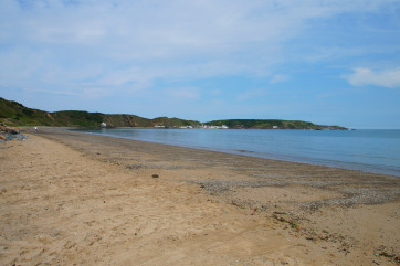 Morfa Nefyn beach leading to Ty Coch Inn at Porthdinllaen in the distance