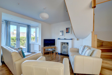 Views, comfortable leather sofas, woodburner!