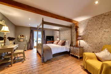 Four poster bed, bedroom 2