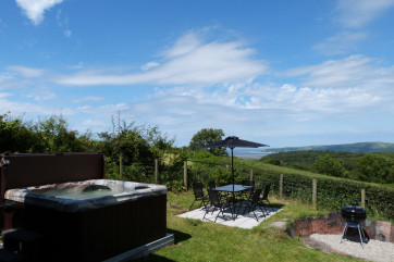 Cottage with private hot tub and amazing estuary views
