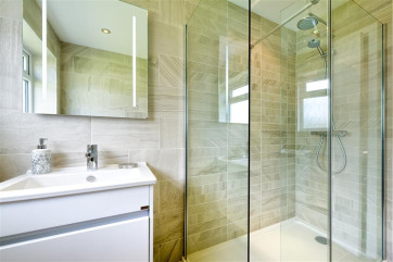 45CAED - Shower Room View 2