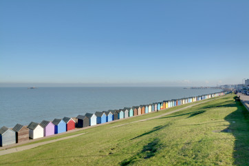 EK560 - Walk to the Pier