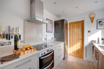 With its bright knives and neutral units this kitchen will bring out the master chef in us all.