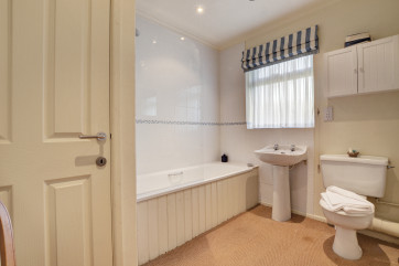 En-suite to bedroom 2 with bath, washbasin and wc