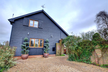 EK745 - Exterior Front