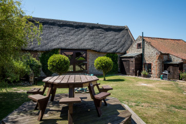 Each cottage has its own private area with table, chairs and a gas barbecue, perfect for al fresco dining. There is also shared use of the extensive gardens with a summerhouse, outdoor chess set and swing ball 

