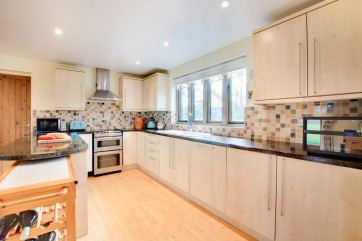 Large, well equipped kitchen