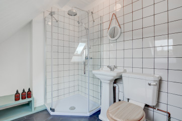 Third floor shower room