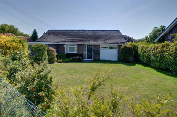 Midda Beck is a charming property in Aldringham not far from Aldeburgh with parking.