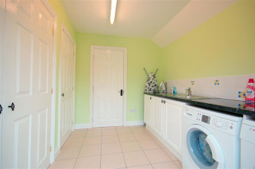 If you need to do some washing then feel free to make use of this utility area. 