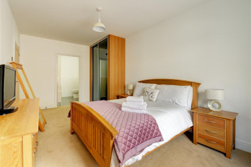 Large master double bedroom with en suite