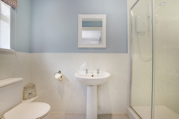 En suite Shower Room Bedroom 2