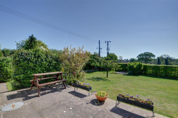 With a generous garden to the rear of the property Midda Beck makes for a great stay with children or dogs.